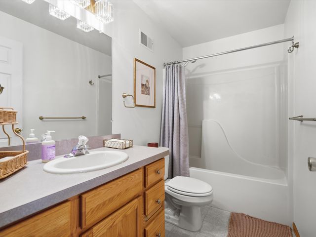 555 Sycamore Circle, Saline City, MI 48176
