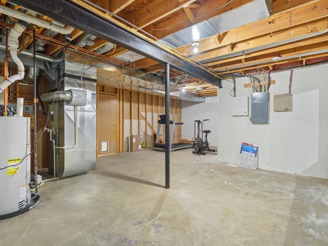 555 Sycamore Circle, Saline City, MI 48176