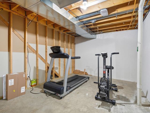 555 Sycamore Circle, Saline City, MI 48176
