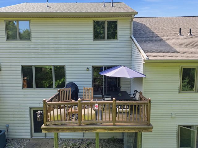 555 Sycamore Circle, Saline City, MI 48176