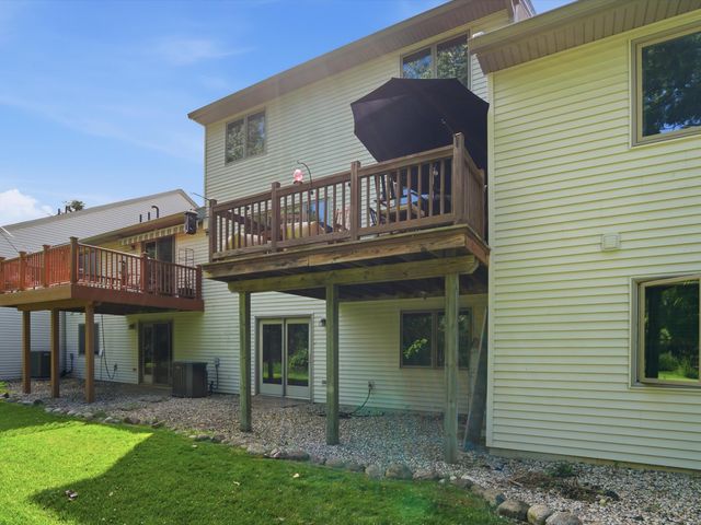 555 Sycamore Circle, Saline City, MI 48176