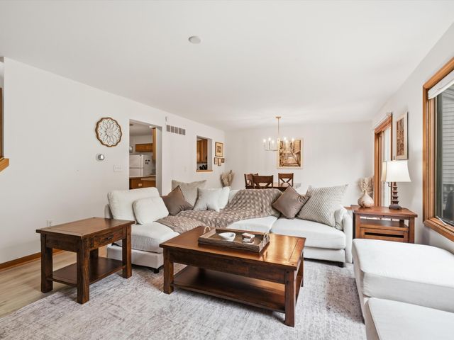 555 Sycamore Circle, Saline City, MI 48176