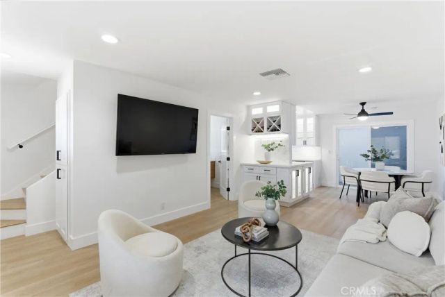 157 Yorktown, Costa Mesa, CA 92626