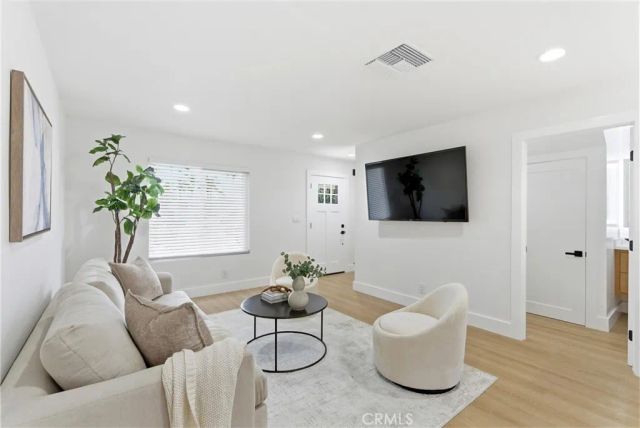 157 Yorktown, Costa Mesa, CA 92626