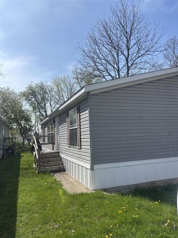 6704 Mill Stream Lane, Lansing, MI 48911