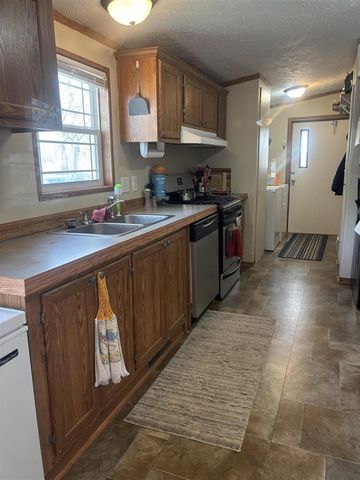 6704 Mill Stream Lane, Lansing, MI 48911