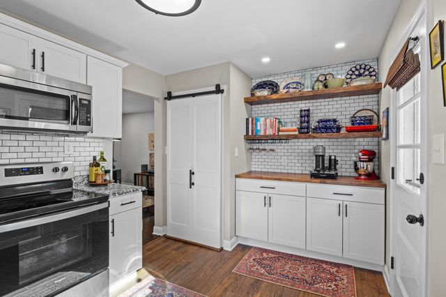 626 Nakomi Drive, Lexington, KY 40503