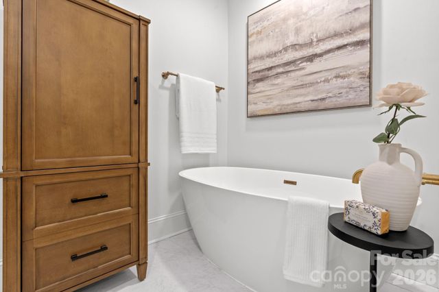 625 4th Street Drive NW, Hickory, NC 28601