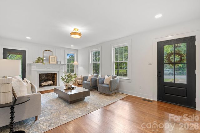 625 4th Street Drive NW, Hickory, NC 28601