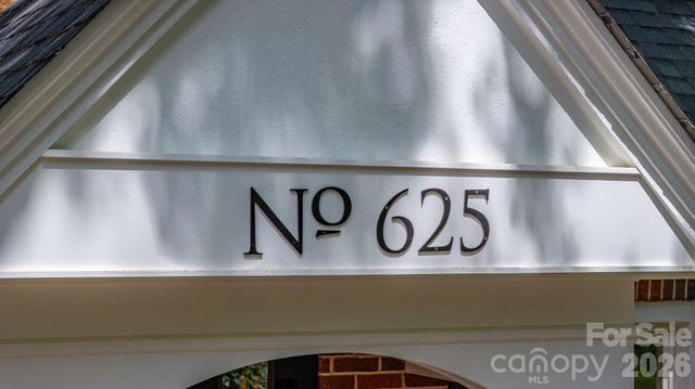 625 4th Street Drive NW, Hickory, NC 28601