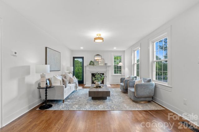 625 4th Street Drive NW, Hickory, NC 28601