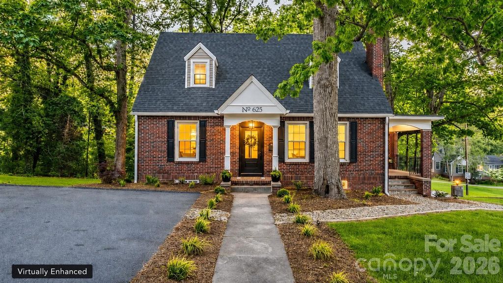 625 4th Street Drive NW, Hickory, NC 28601
