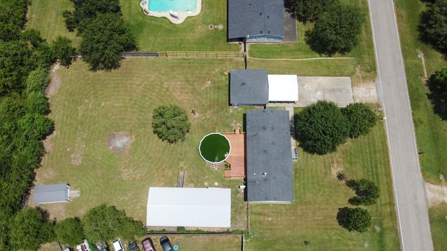 10023 S Country Drive, Alvin, TX 77511