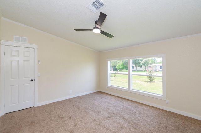 10023 S Country Drive, Alvin, TX 77511