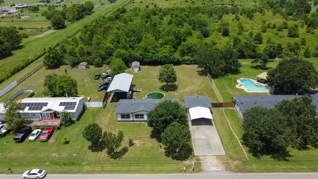 10023 S Country Drive, Alvin, TX 77511