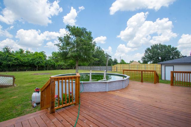 10023 S Country Drive, Alvin, TX 77511