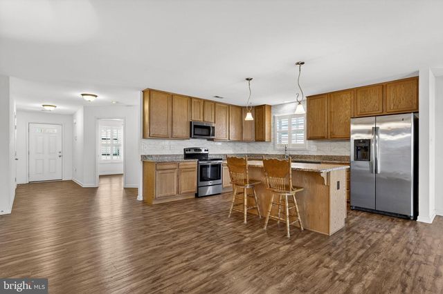 35 COTSWOLD LN, Falling Waters, WV 25419