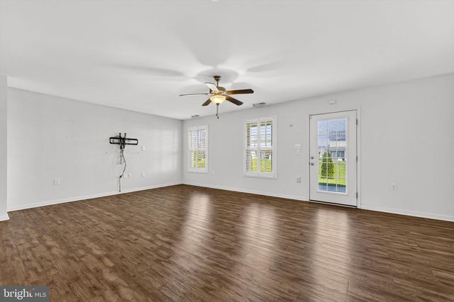 35 COTSWOLD LN, Falling Waters, WV 25419