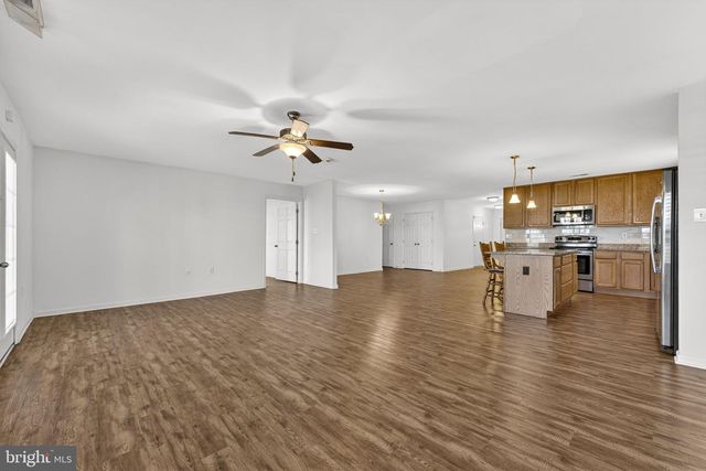 35 COTSWOLD LN, Falling Waters, WV 25419
