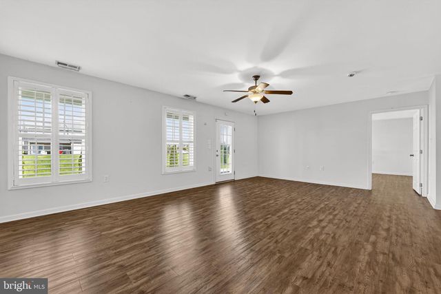 35 COTSWOLD LN, Falling Waters, WV 25419