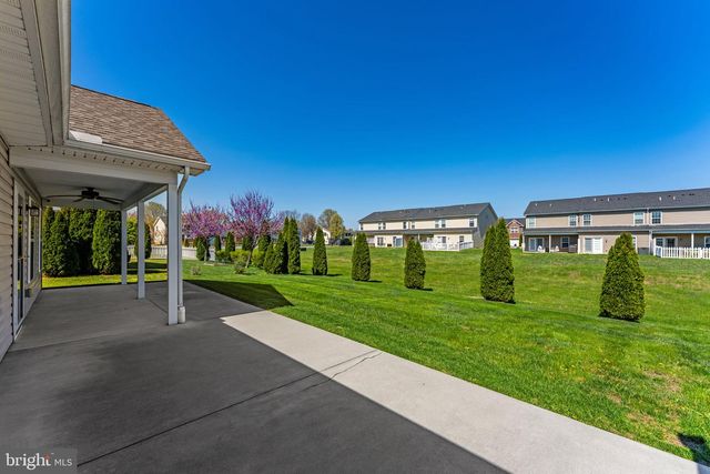 35 COTSWOLD LN, Falling Waters, WV 25419