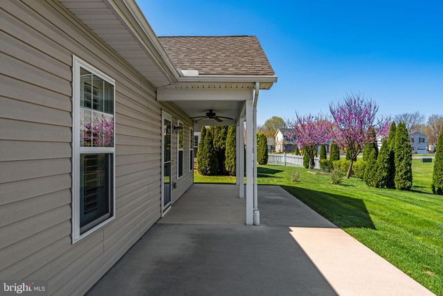 35 COTSWOLD LN, Falling Waters, WV 25419