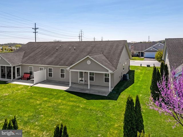 35 COTSWOLD LN, Falling Waters, WV 25419