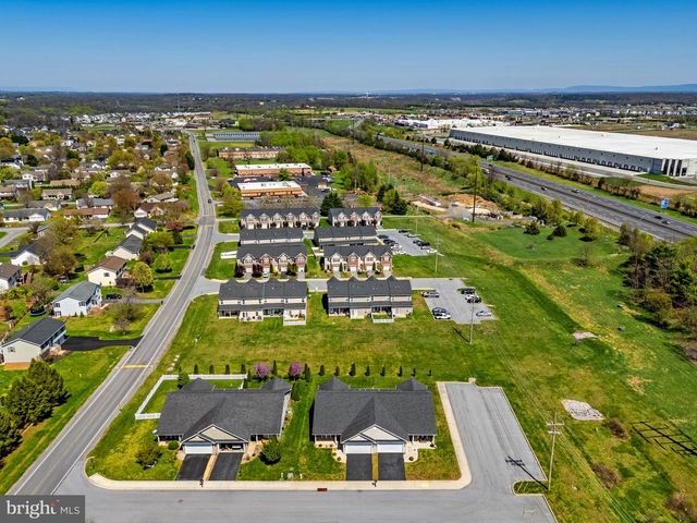 35 COTSWOLD LN, Falling Waters, WV 25419