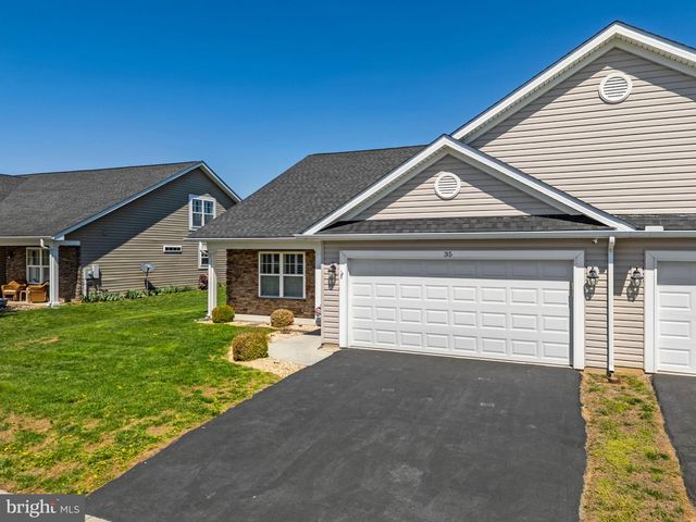35 COTSWOLD LN, Falling Waters, WV 25419