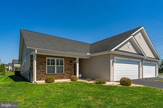 35 COTSWOLD LN, Falling Waters, WV 25419