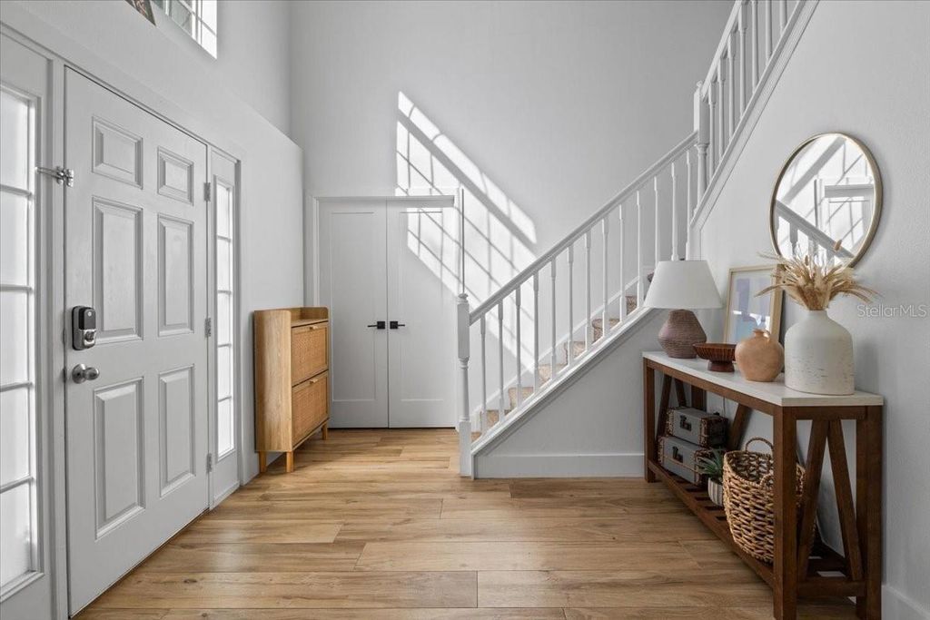 Image 2 of property listing at 673 RED PEPPER LOOP, Chuluota, FL 32766