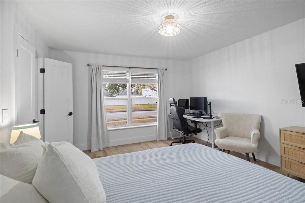 Image 12 of property listing at 673 RED PEPPER LOOP, Chuluota, FL 32766