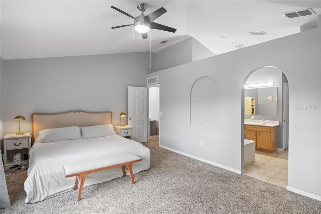 Image 17 of property listing at 673 RED PEPPER LOOP, Chuluota, FL 32766