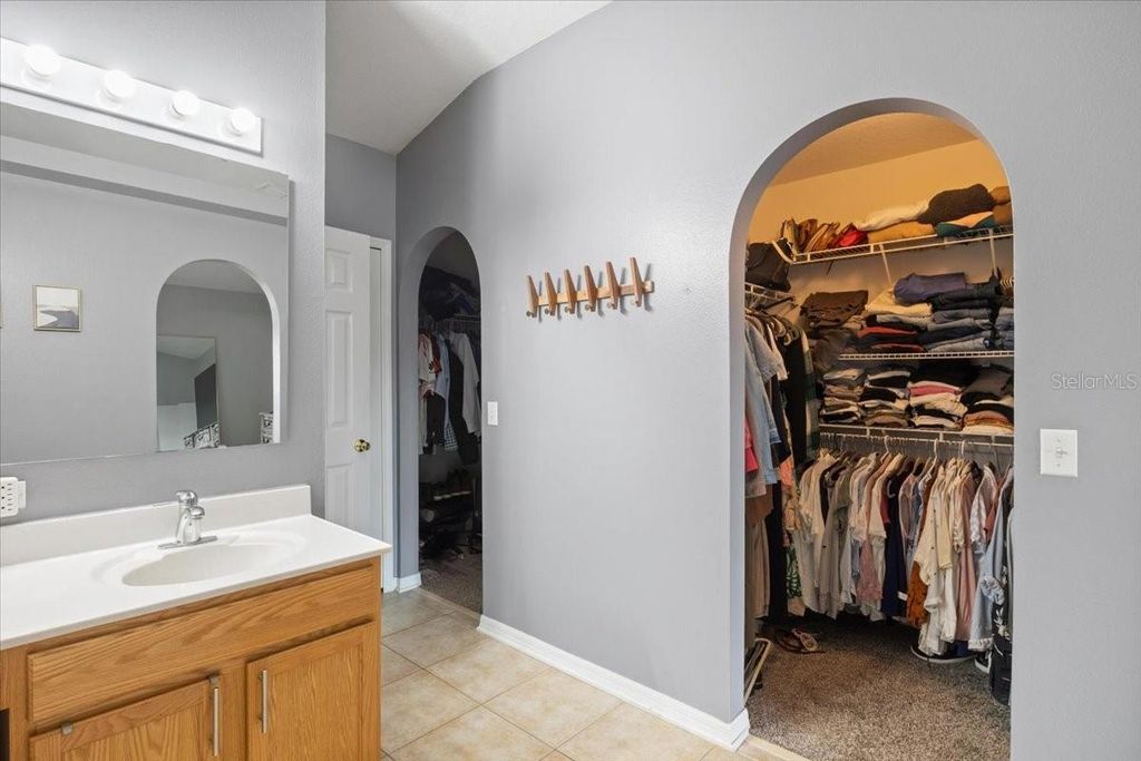 Image 19 of property listing at 673 RED PEPPER LOOP, Chuluota, FL 32766