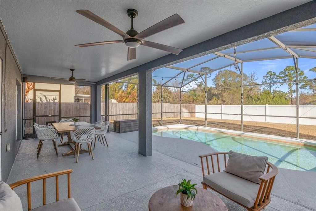 Image 28 of property listing at 673 RED PEPPER LOOP, Chuluota, FL 32766