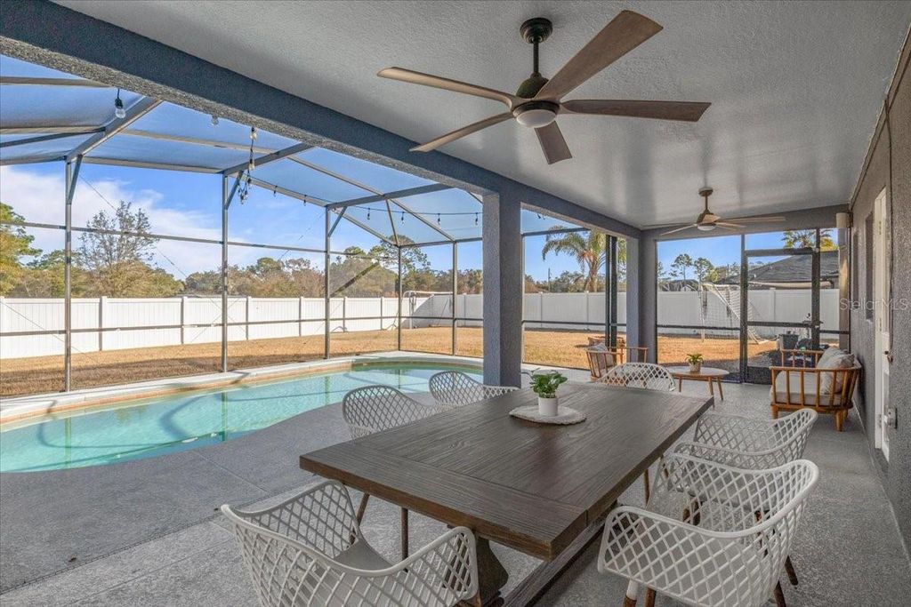 Image 29 of property listing at 673 RED PEPPER LOOP, Chuluota, FL 32766