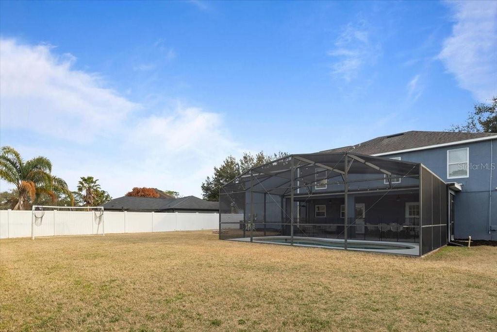 Image 31 of property listing at 673 RED PEPPER LOOP, Chuluota, FL 32766