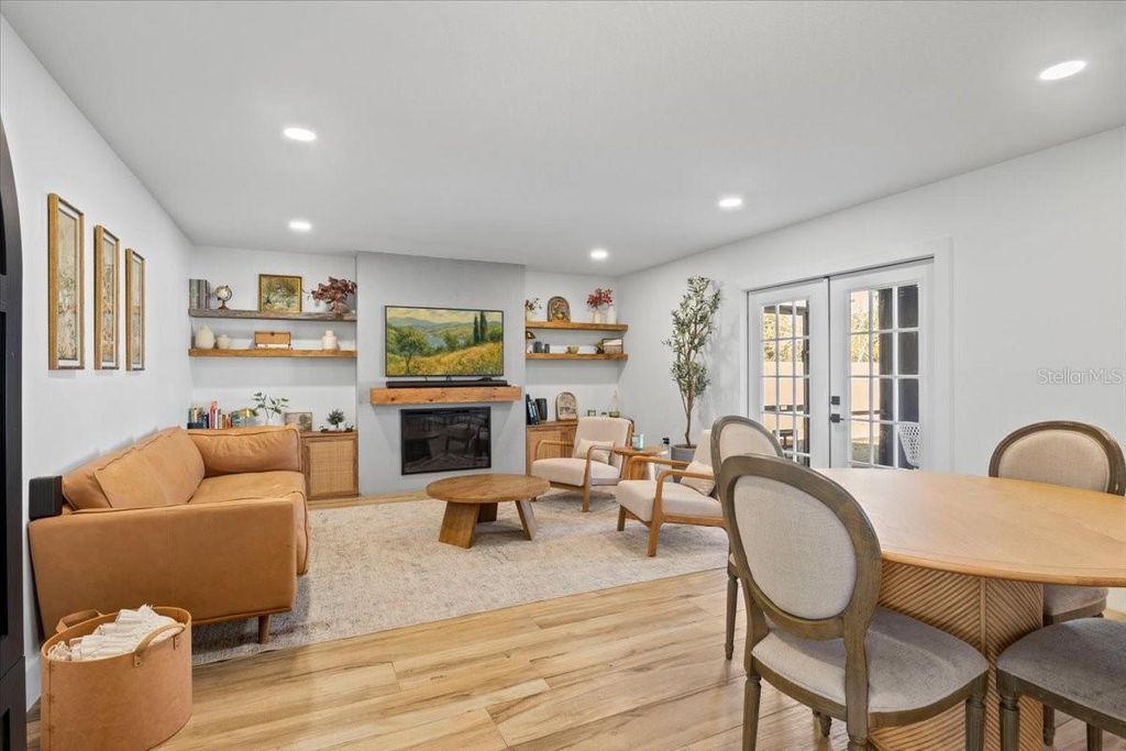 Image 6 of property listing at 673 RED PEPPER LOOP, Chuluota, FL 32766