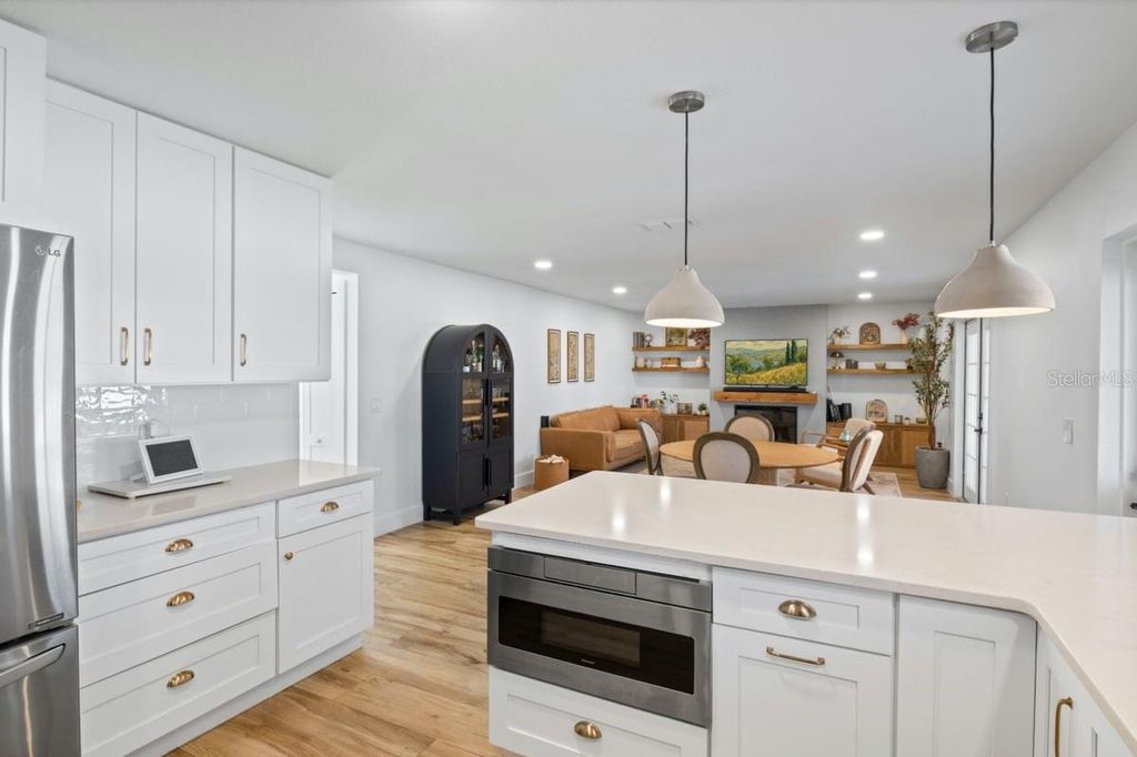 Image 8 of property listing at 673 RED PEPPER LOOP, Chuluota, FL 32766