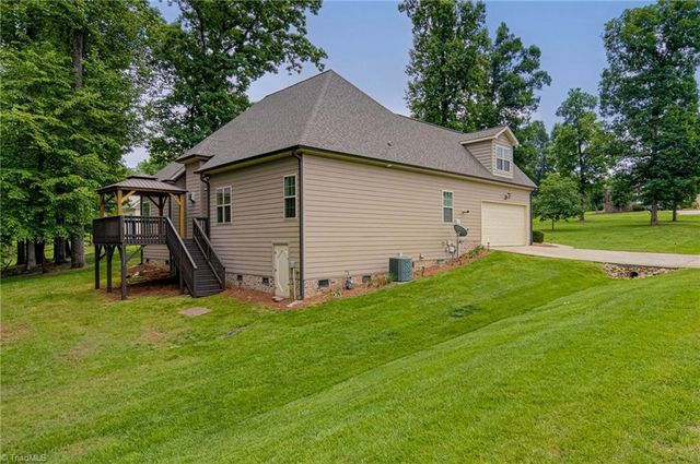 3001 Walbrook Terrace, Browns Summit, NC 27214