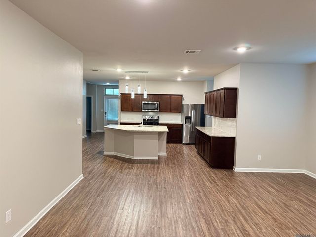 7601 Trailview Dr, Gonzales, LA 70737