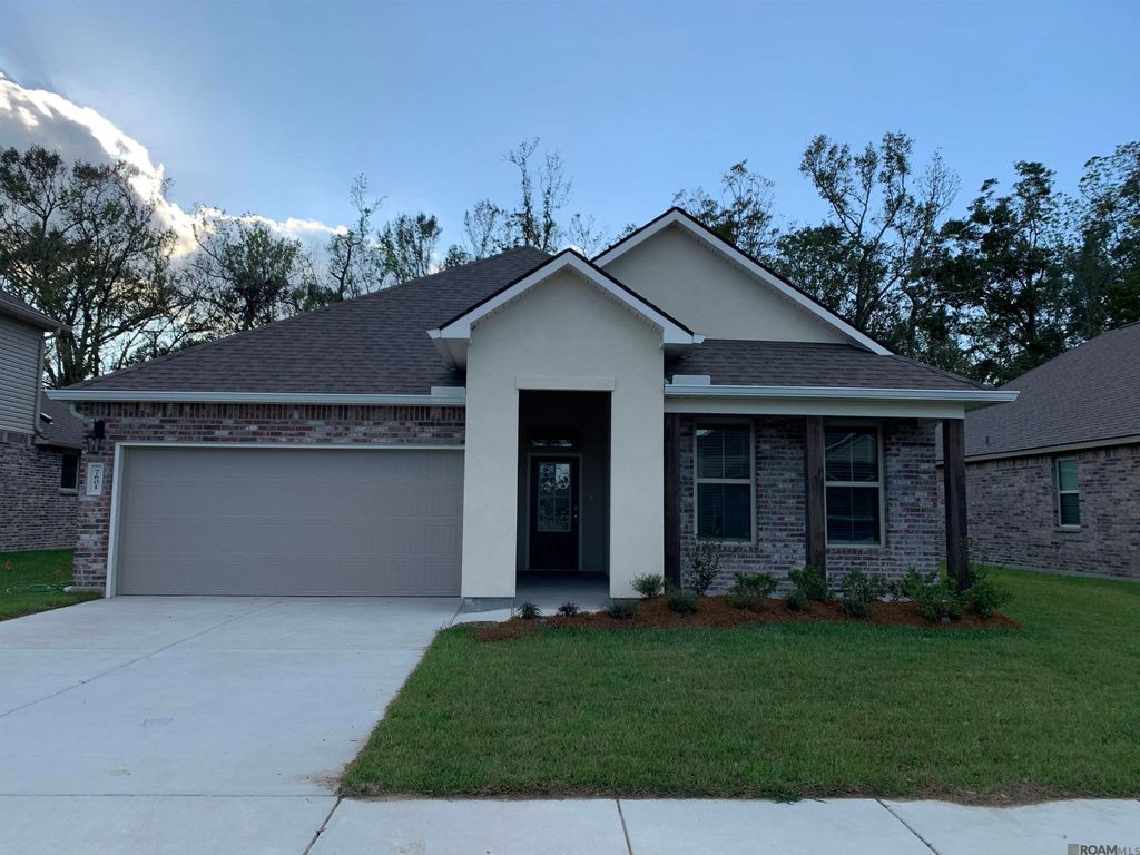 7601 Trailview Dr, Gonzales, LA 70737