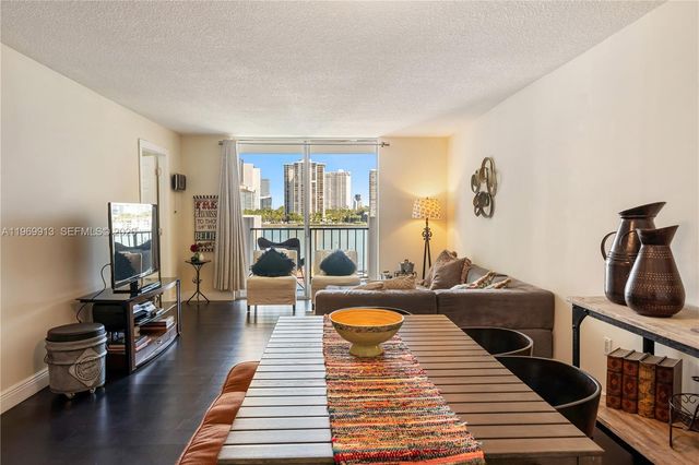 2750 NE 183rd St 401, Aventura, FL 33160