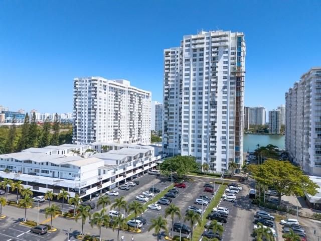 2750 NE 183rd St 401, Aventura, FL 33160