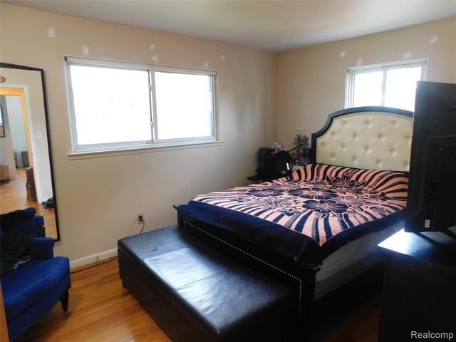 8263 Linda Street, Warren, MI 48093