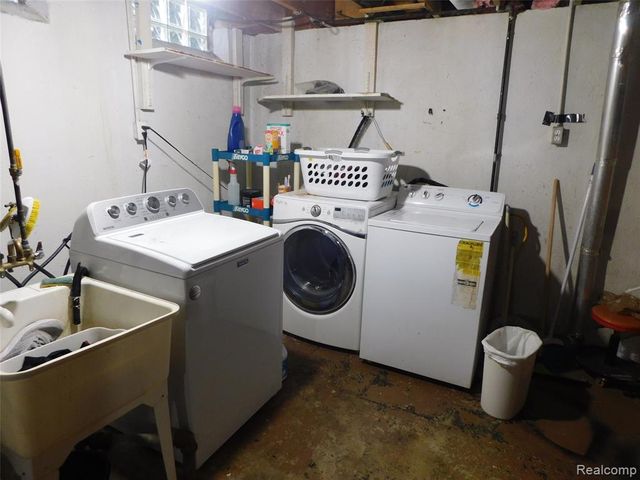 8263 Linda Street, Warren, MI 48093