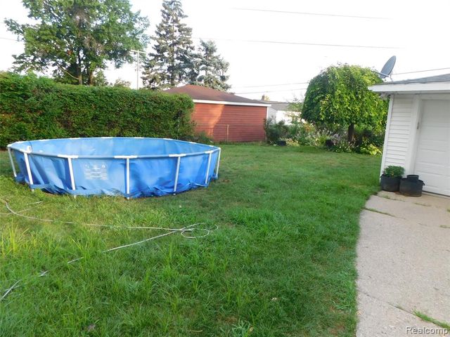 8263 Linda Street, Warren, MI 48093