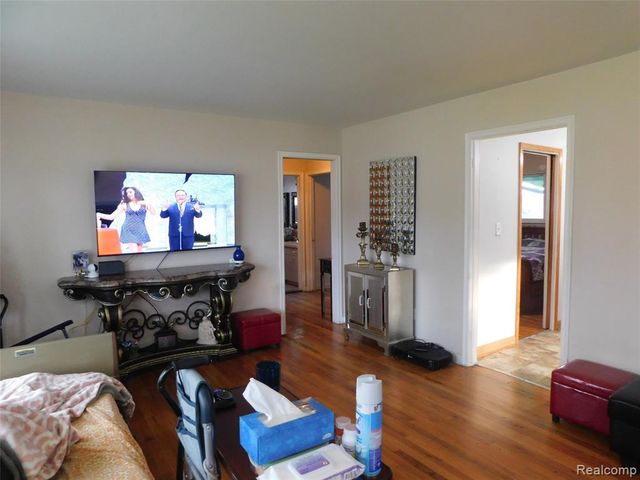 8263 Linda Street, Warren, MI 48093