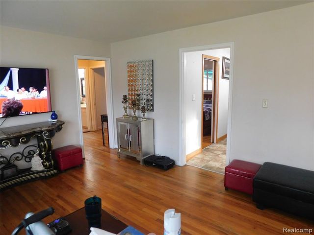 8263 Linda Street, Warren, MI 48093