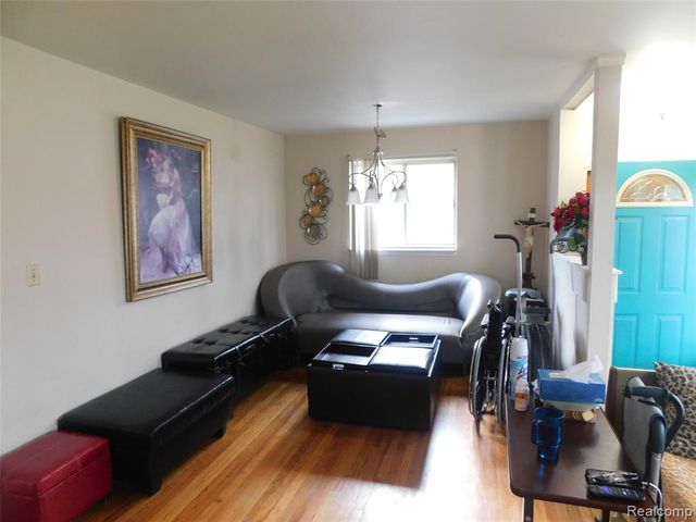 8263 Linda Street, Warren, MI 48093